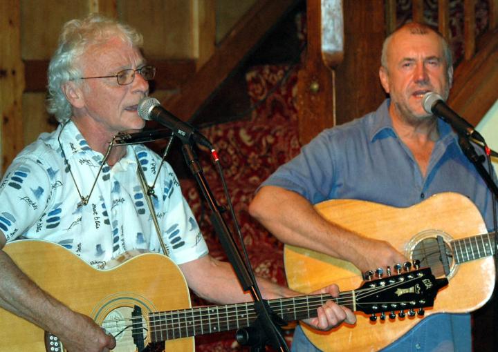 Billy Mitchell & Bob Fox, live at The Ravenswood