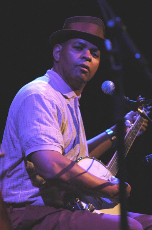 Guy Davis live at Chequer Mead East Grinstead 23 June 2006